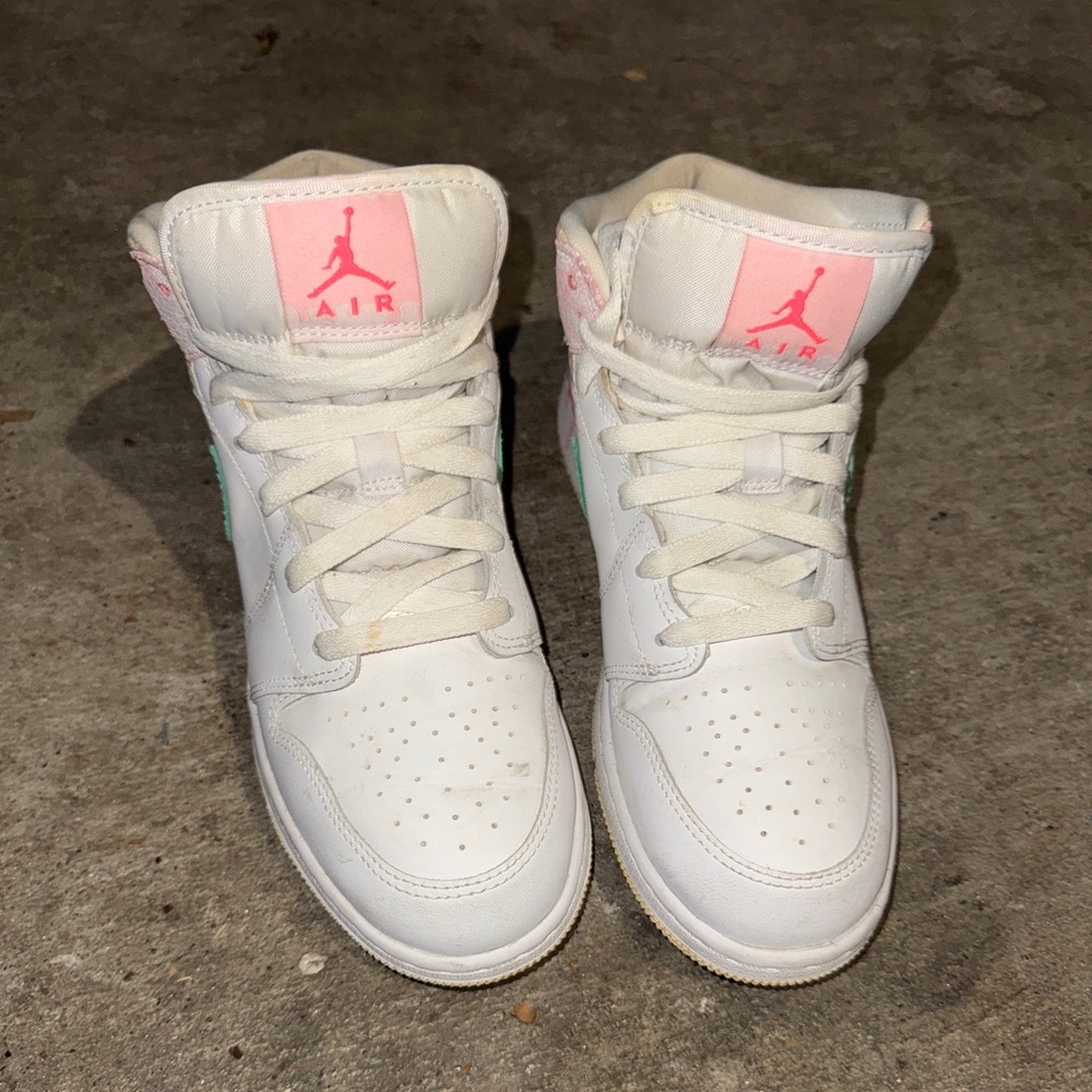 Air Jordan 1 Mid SE GS 'Ice Cream'
Size 7